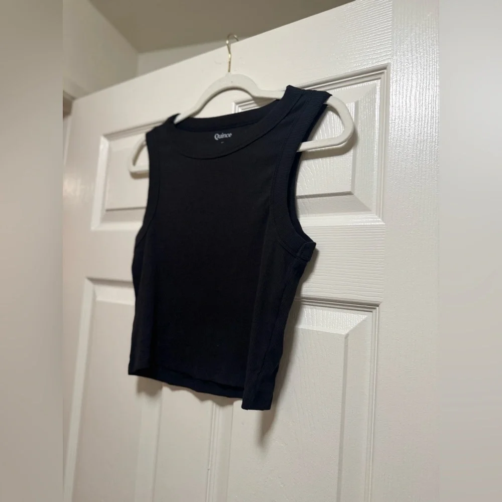 Quince Ribbed Black Crew Neck Tank  Top - Picture 2 of 7